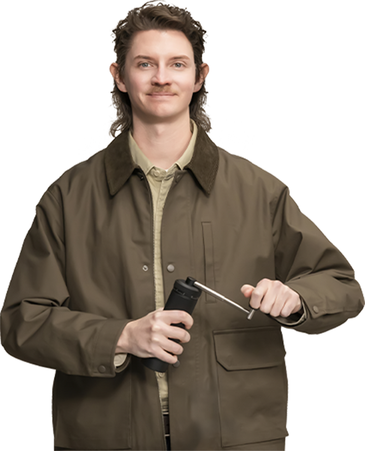Timemore Chestnut C5 Pro beim Mahlen in der Hand – Coffee Coaching Club 16