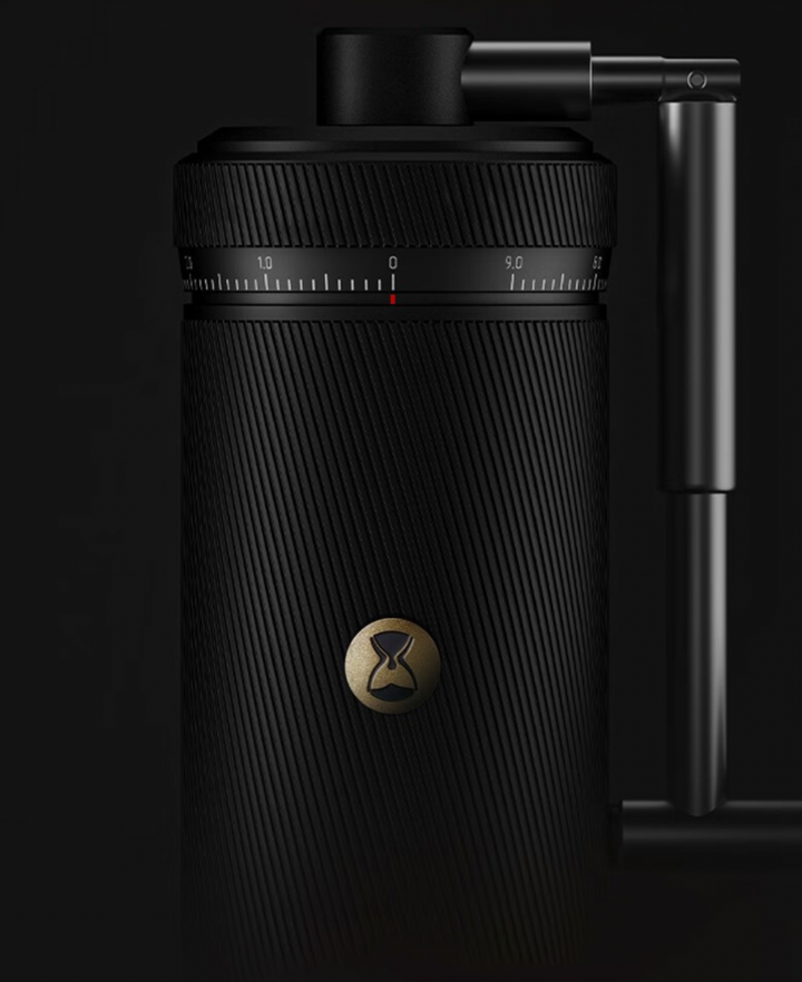 Timemore Chestnut S3 Schwarz Nahaufnahme mit Skala und Griff – Coffee Coaching Club 11