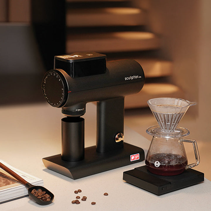 Timemore Sculptor 078S SSP Schwarz mit Pour-Over auf Waage – Coffee Coaching Club 29