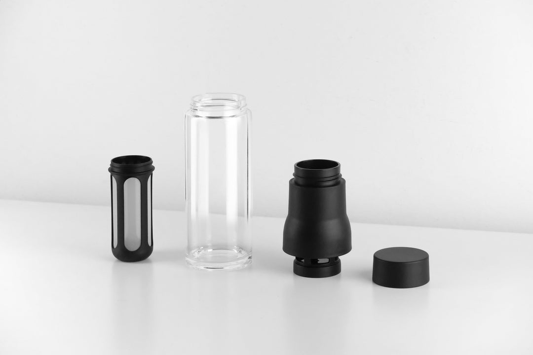 Varia STEEP Cold Brew Flasche Einzelteile: Korb, Glasflasche, Ausguss, Deckel – Coffee Coaching Club 14
