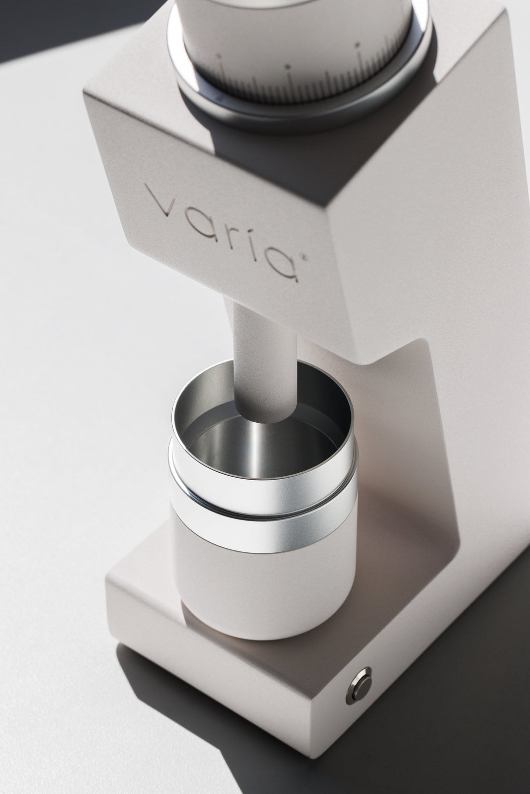 Varia VS3 Dosierbecher Weiss auf der Magnetbasis der VS3 – Coffee Coaching Club 11