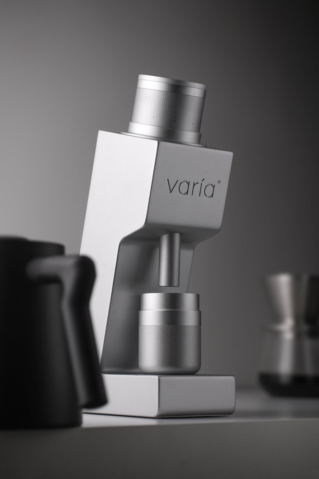 Varia VS4 Silber mit nahezu senkrechtem Mahlweg und Dosing Cup – Coffee Coaching Club 29