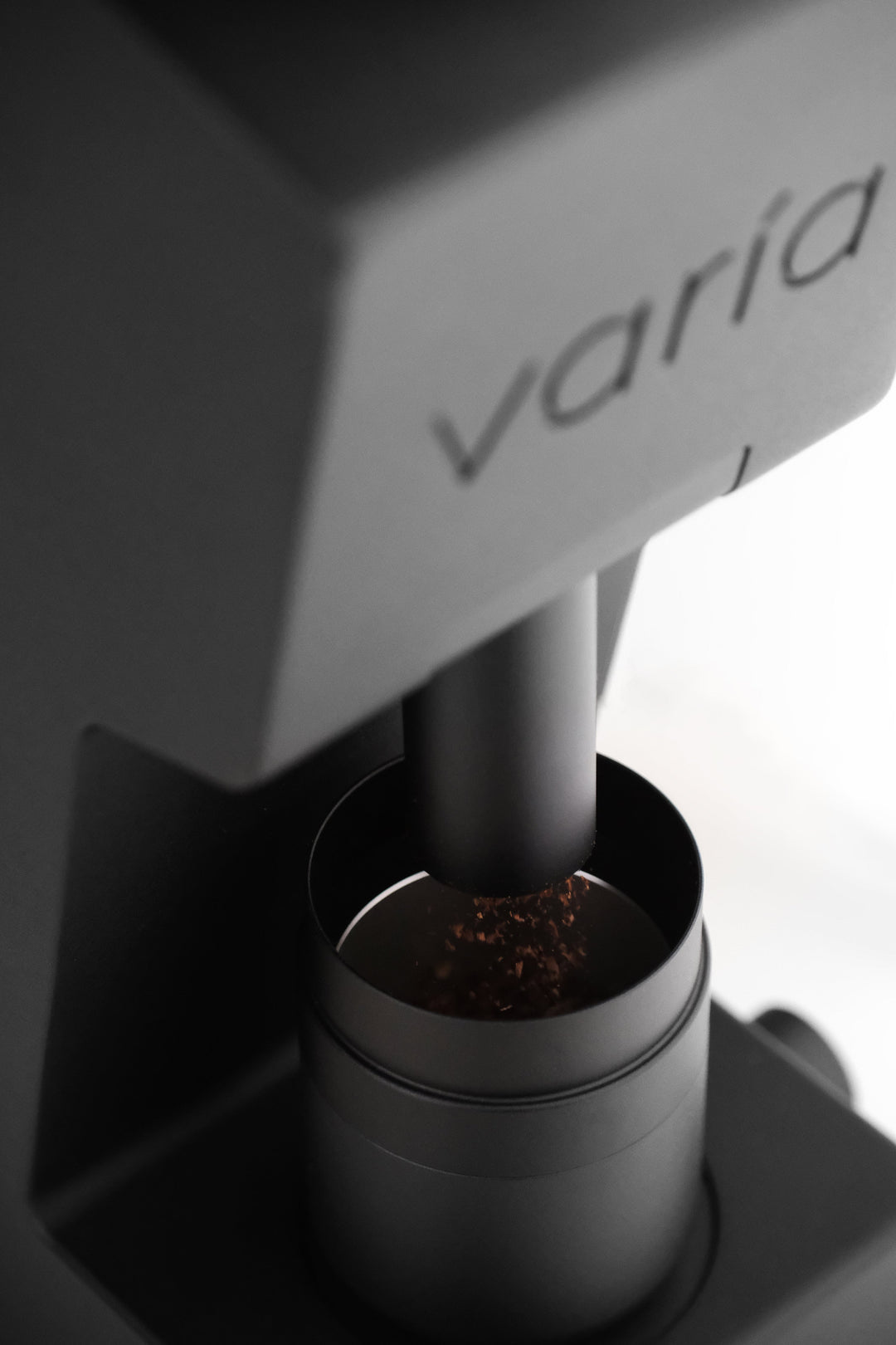 Varia VS6 Auslauf mit magnetischem Dosing Cup – Coffee Coaching Club 24