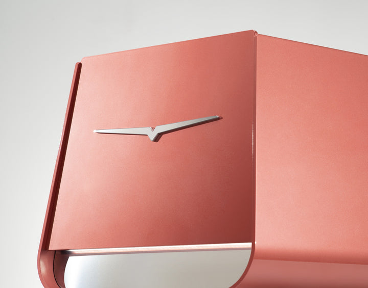 Victoria Arduino E1 Prima EXP Sparkling Coral, Gehäuse mit Logo im Detail – Coffee Coaching Club 16
