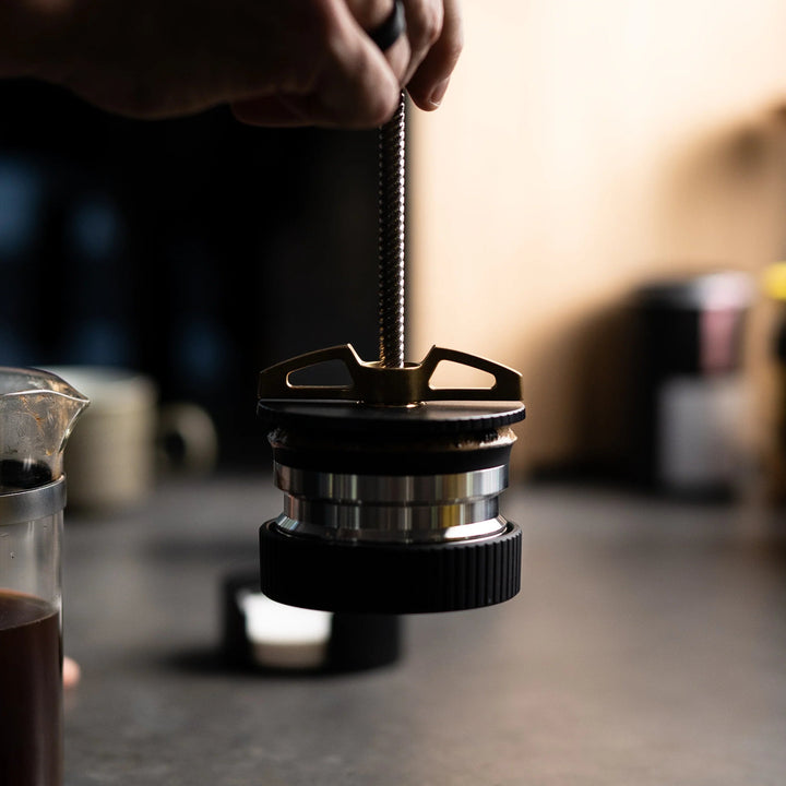 Weber Workshops BIRD Pod im Drip Catcher aus Silikon – Coffee Coaching Club 24