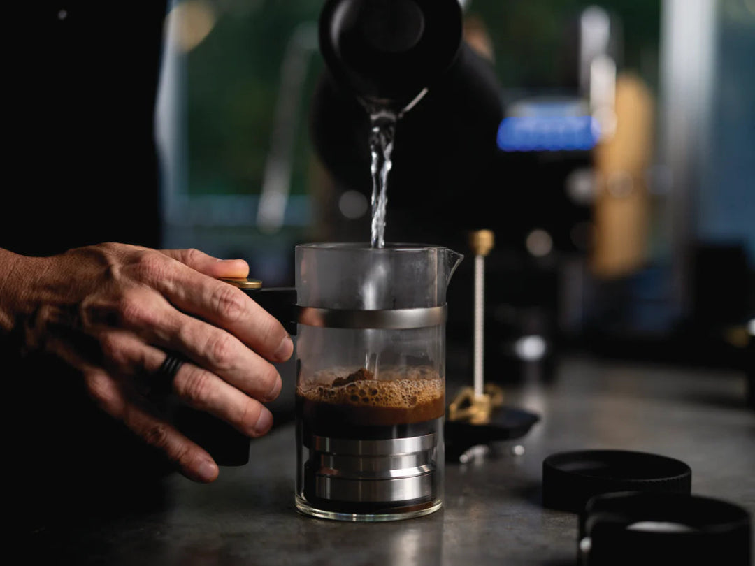 Weber Workshops BIRD Wasser eingiessen auf das Kaffeemehl – Coffee Coaching Club 25