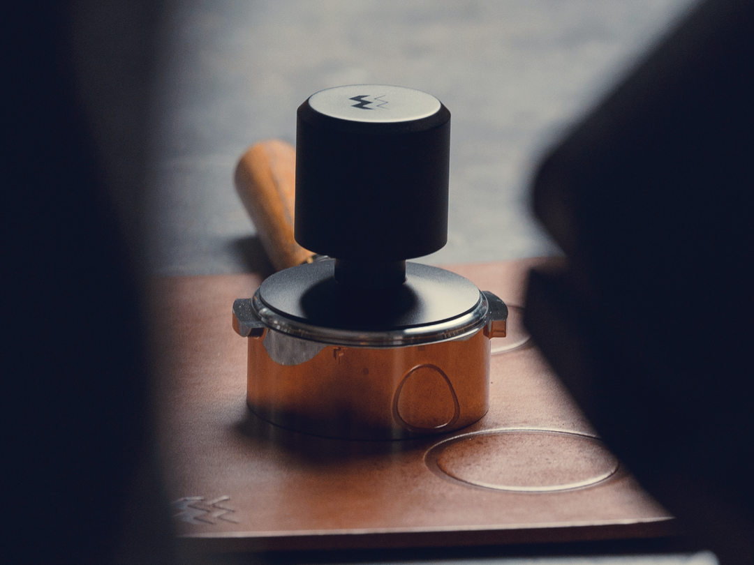 Weber Workshops Really Nice Tamper Onyx im Unifilter-Siebträger – Coffee Coaching Club 20