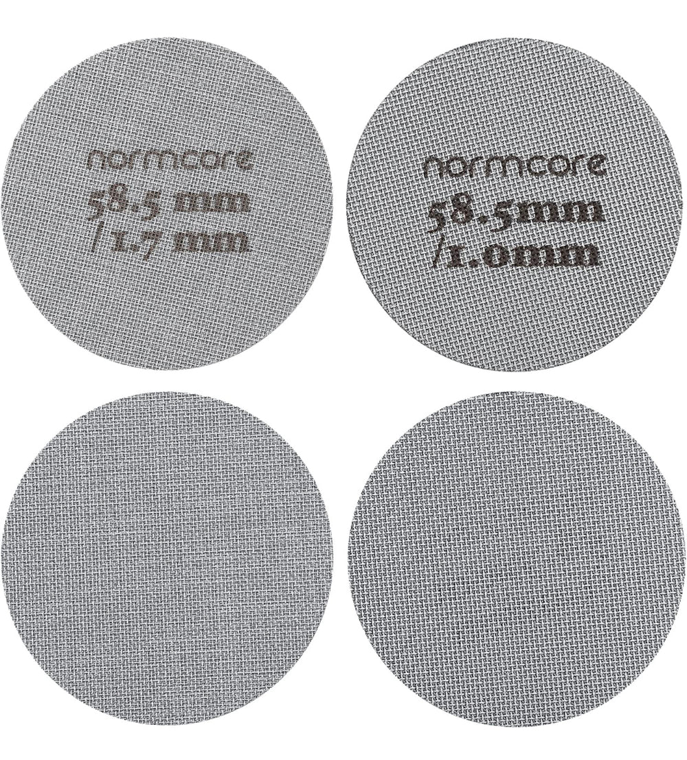 Normcore Premium Puck-Sieb, 2 Stück, 58,5 mm, mit Ständer, wiederverwendbares Kontakt-Duschsieb mit Silikonhalter, 1,7 mm/1,0 mm Dicke kompatibel mit Espressomaschine mit 58 mm großem Siebträgerkorb - Coffee Coaching Club