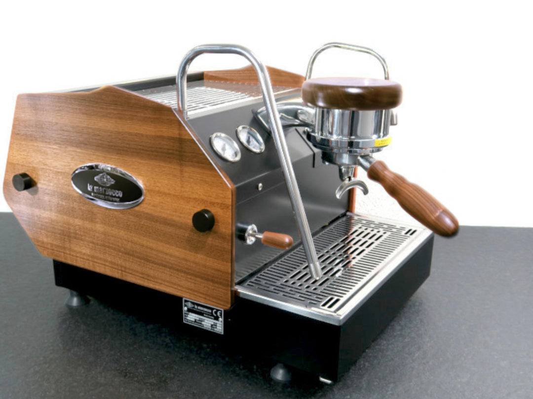 Abdeckung für Brühgruppe aus Schwarz-Nuss zu La Marzocco GS3 - Coffee Coaching Club